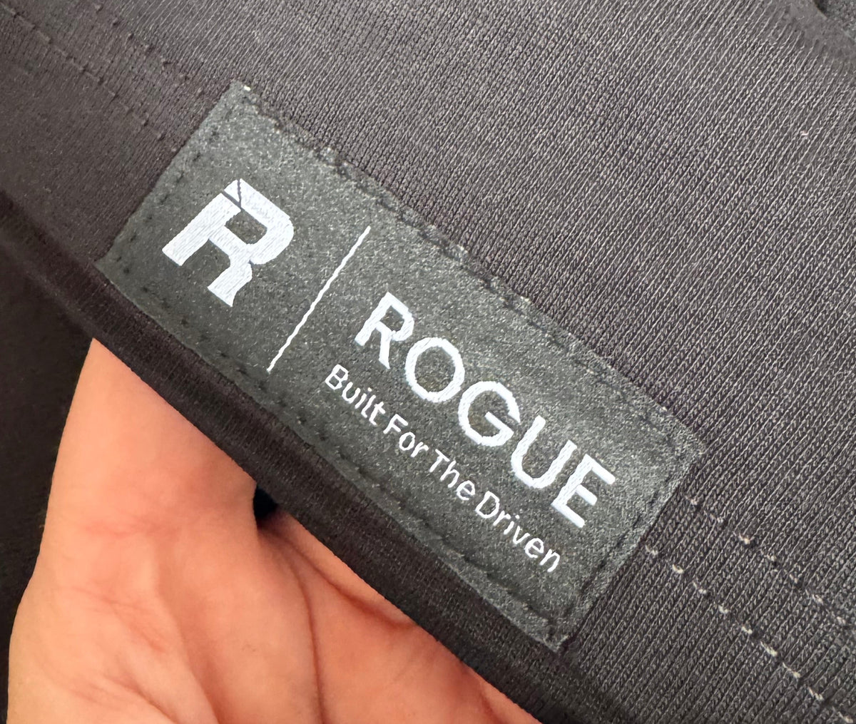 Micro R tee - black